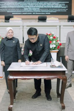 Kado Akhir Tahun 2025, DPRD Lampung Sahkan Delapan Perda Termasuk Perda Ubi Kayu